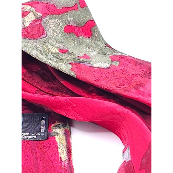 Disney Tigger Silk Men's Necktie In Red With Green & Yellow Accents - Picture 11 of 12